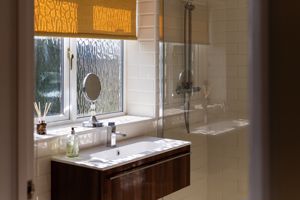 Photo 33- click for photo gallery